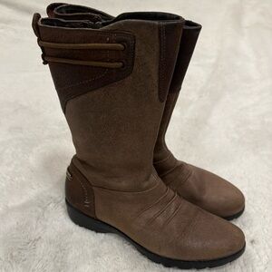 Merrell Vera Mid Barnwood Suede Performance Boots, specifically in size 6.